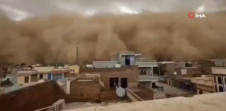 Pakistan'ı Toz Fırtınası Vurdu 4 Ölü, 60 Yaralı?v=1